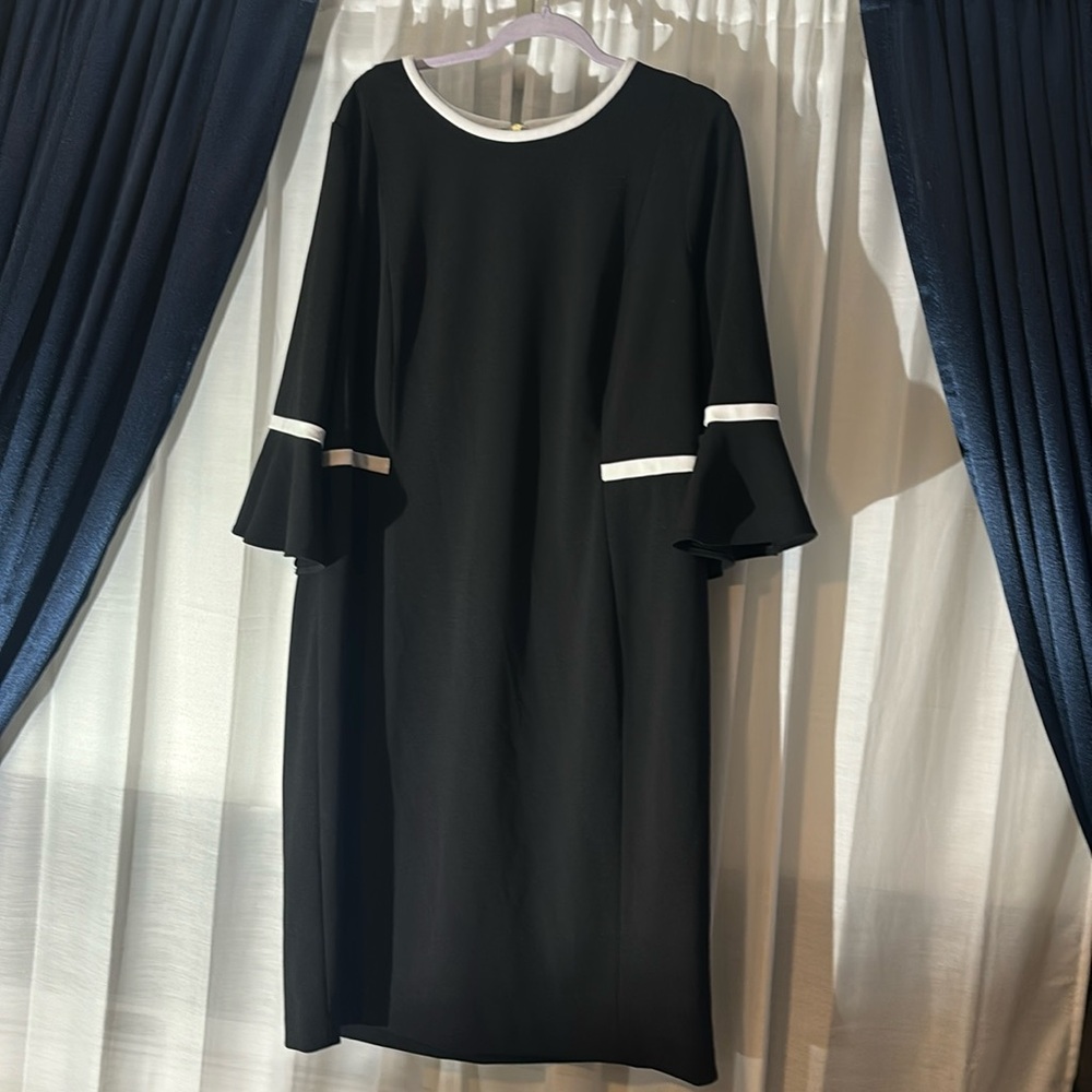 Calvin Klein size 22 mid length sleeve. Black and white